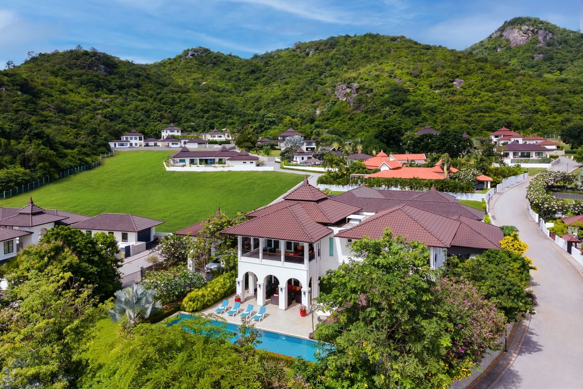 Elegant 6 Bedroom Mansion on a generous Landplot, thumbnail 60