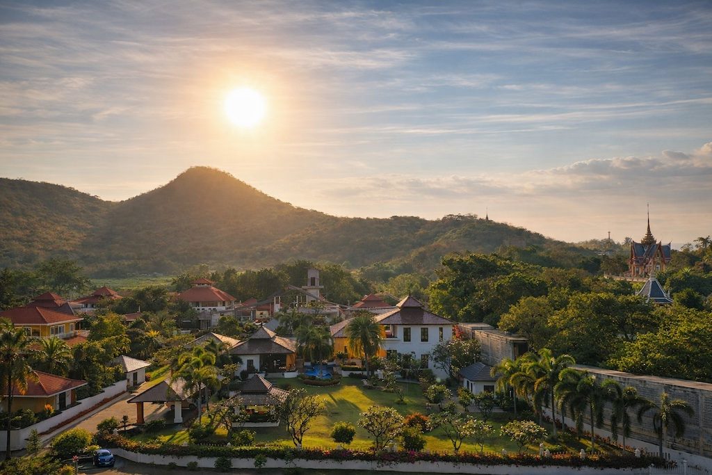 Luxury 6-Bedrooms Spacious 3,200 sqm Estate 5 min from city center — , thumbnail 2