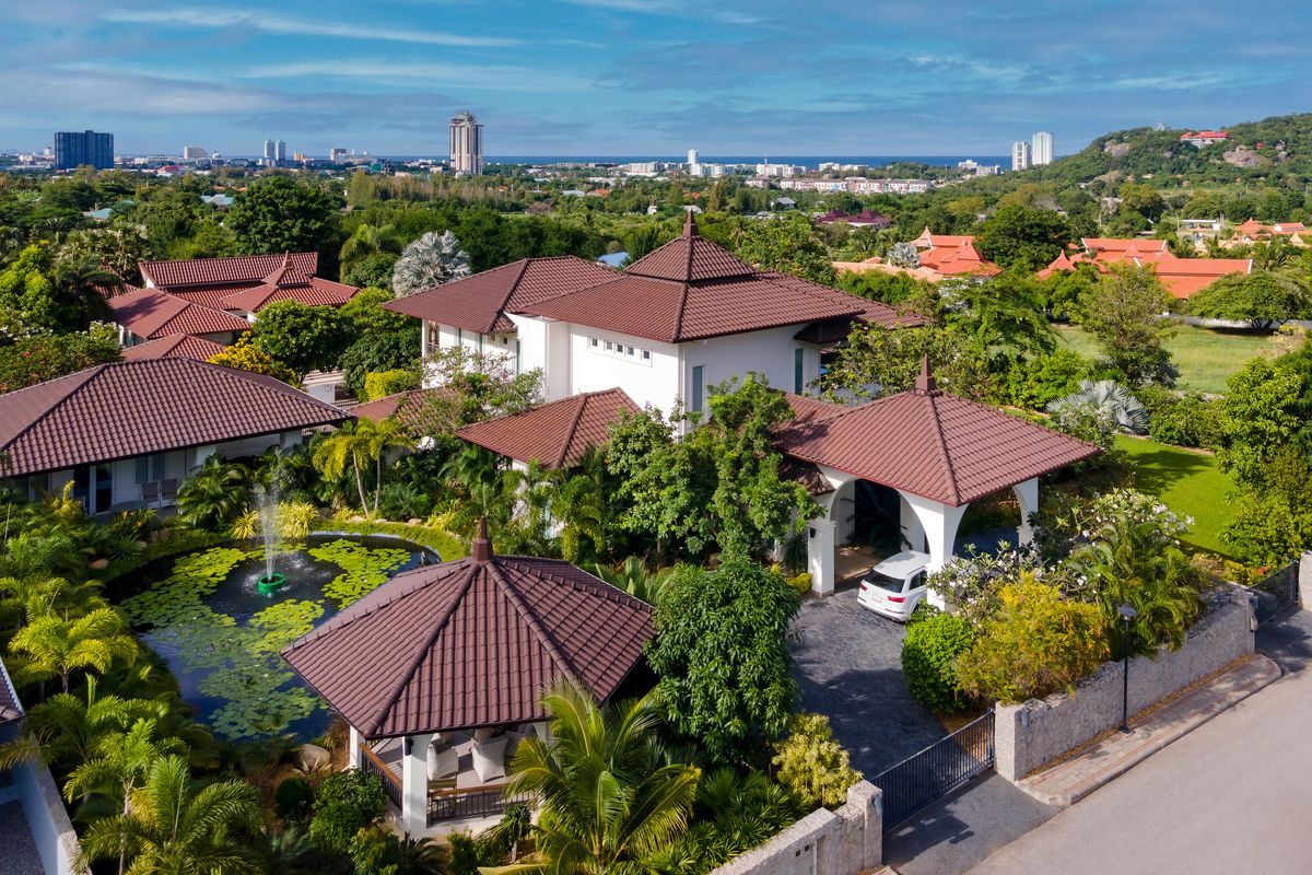Elegant 6 Bedroom Mansion on a generous Landplot, thumbnail 56