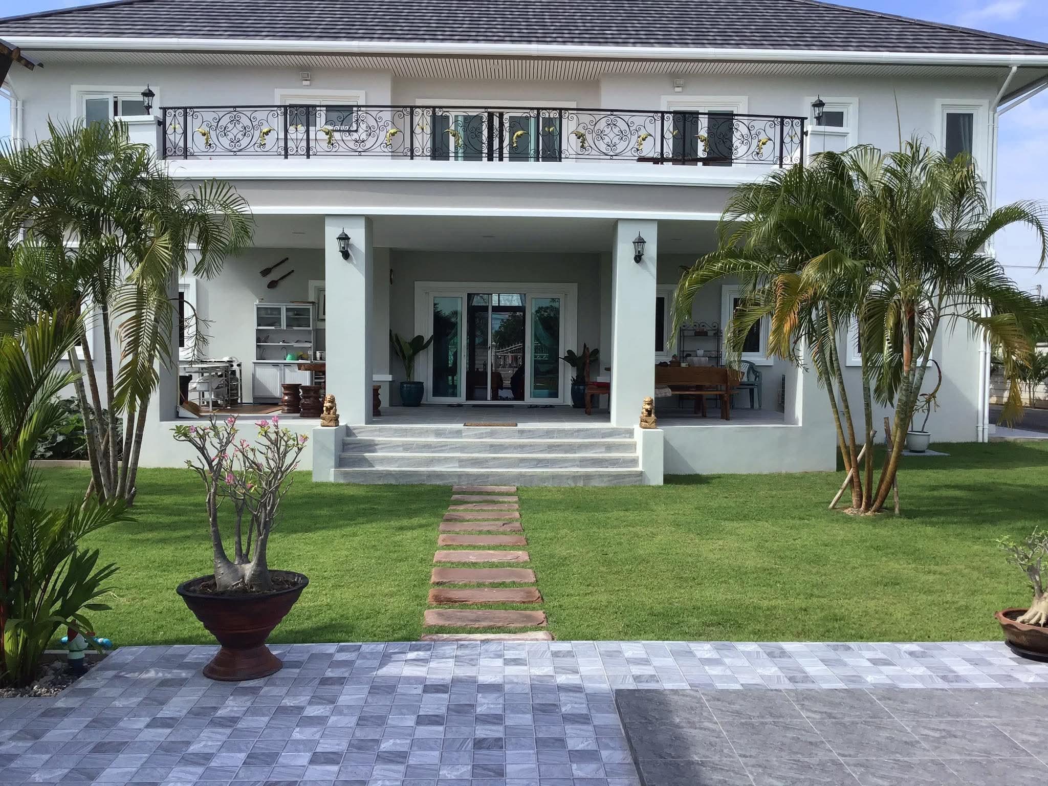 Impressive 7-Bedroom Mansion with Large Saltwater Pool in Cha-Am, thumbnail 4