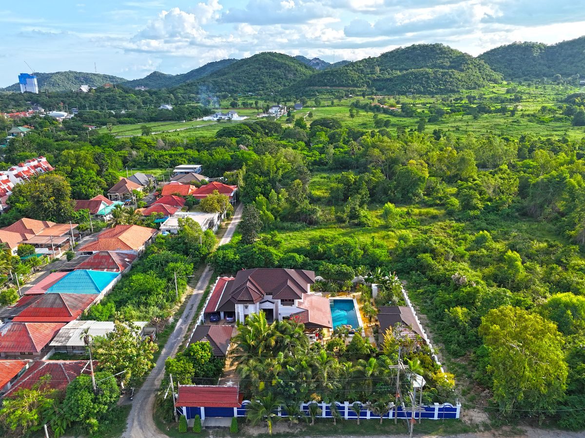 Unique Mansion on 1 Rai with incredible tropical  garden, thumbnail 4