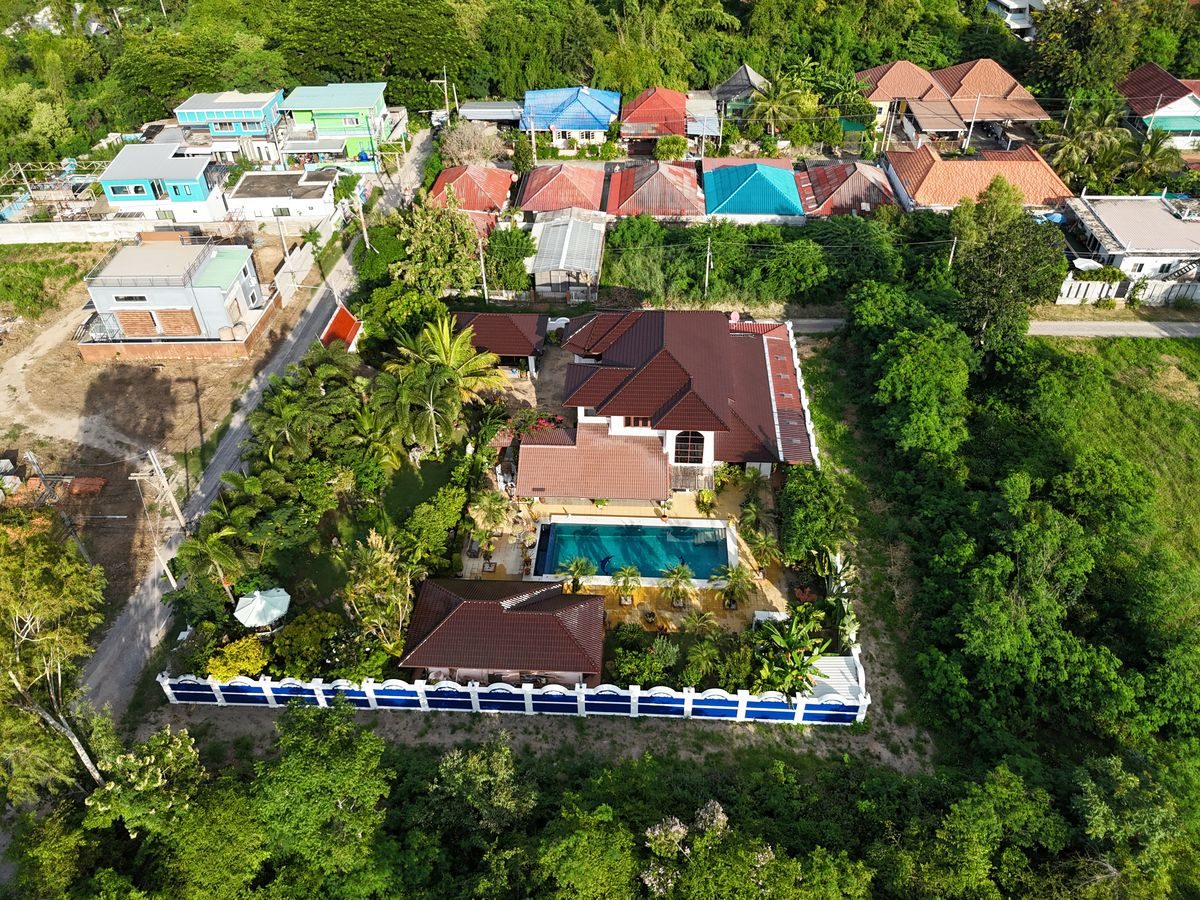 Unique Mansion on 1 Rai with incredible tropical  garden, thumbnail 5
