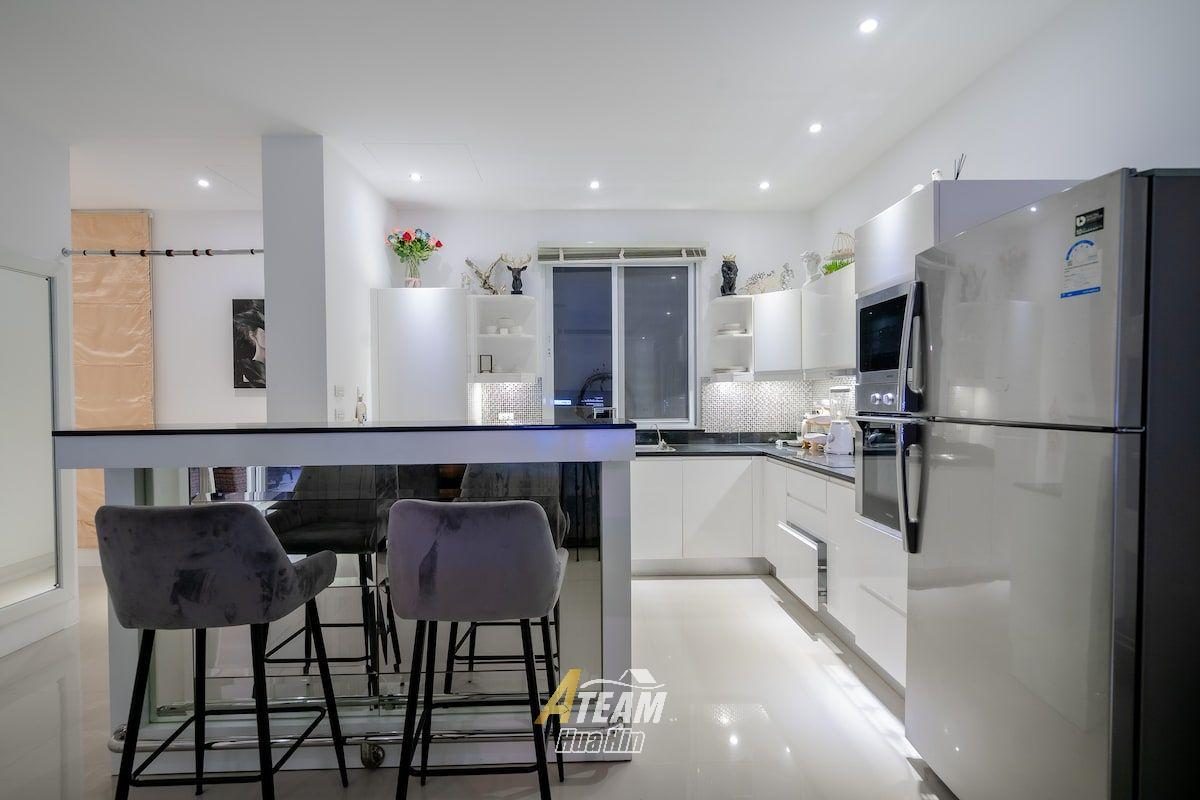 Luxury 3-Bedroom Pool Villa for Sale at Falcon Hill, Soi 102, thumbnail 14