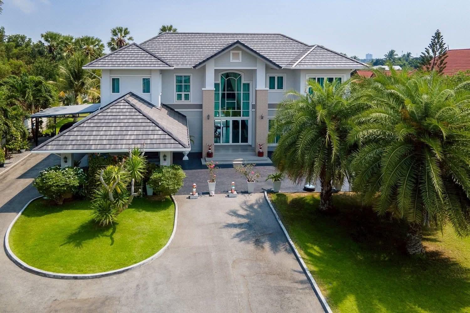 Impressive 7-Bedroom Mansion with Large Saltwater Pool in Cha-Am, thumbnail 2