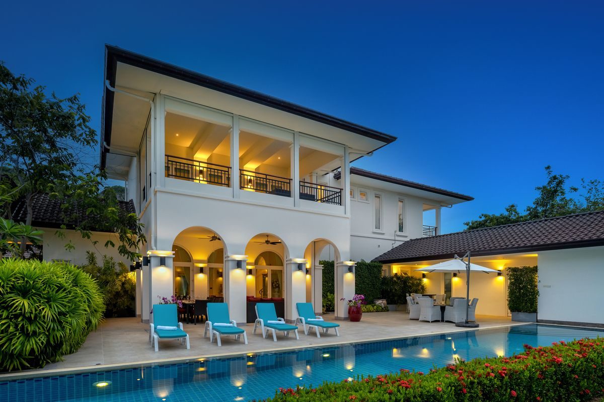 Elegant 6 Bedroom Mansion on a generous Landplot, thumbnail 8