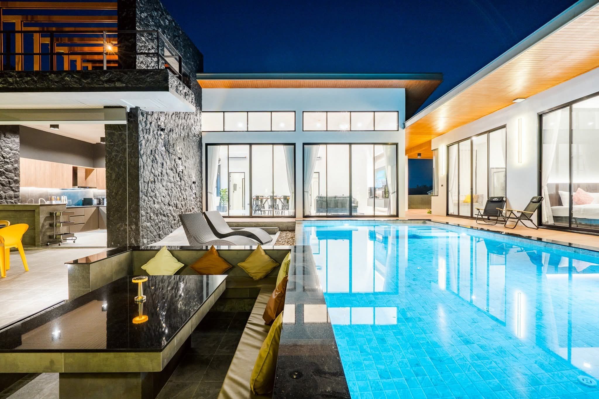 Modern Luxury  5-Bedroom Home – Hua Hin