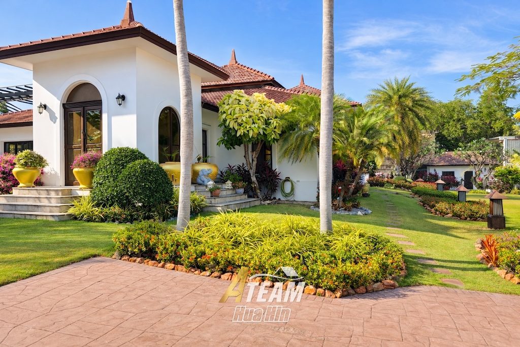 Luxury 6-Bedrooms Spacious 3,200 sqm Estate 5 min from city center — , thumbnail 4