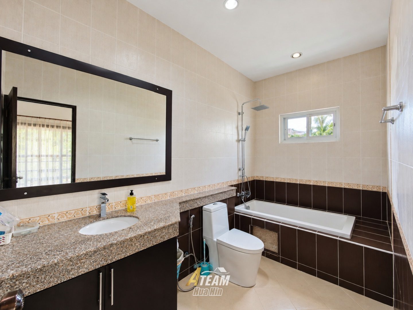 charming 3-bedroom house, thumbnail 12