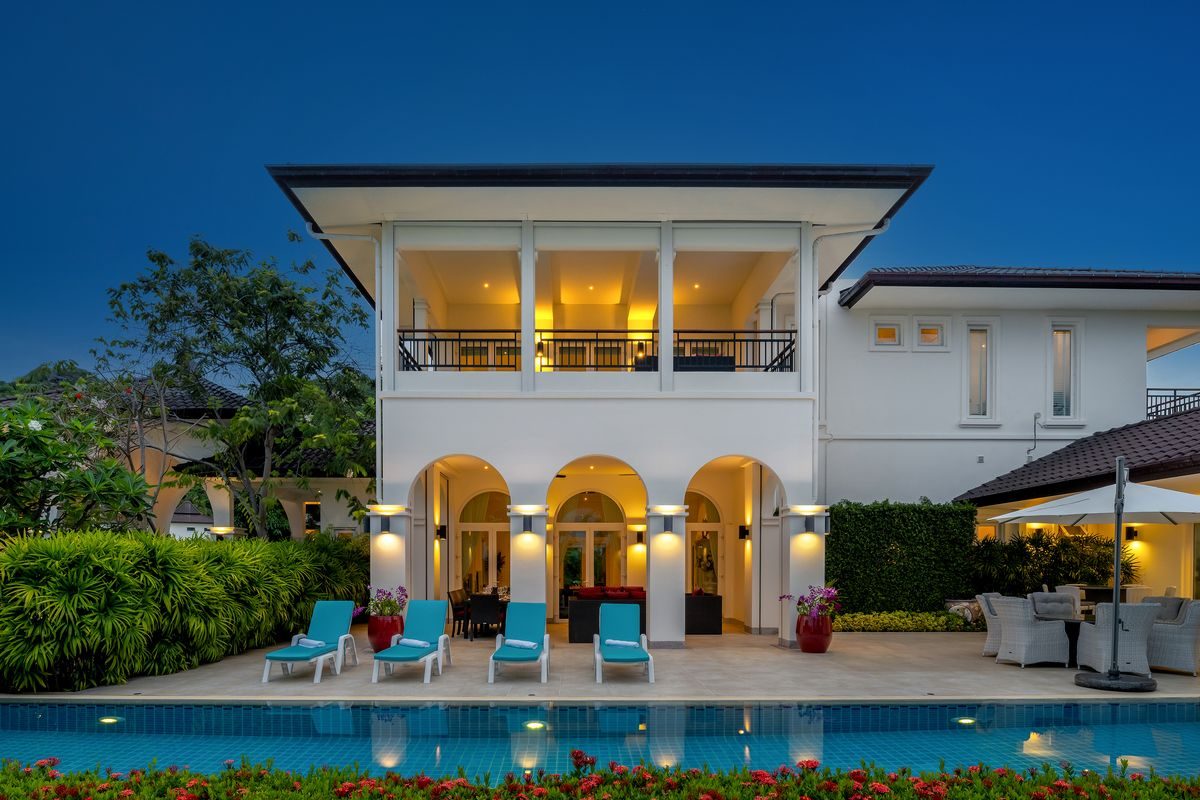 Elegant 6 Bedroom Mansion on a generous Landplot, thumbnail 12