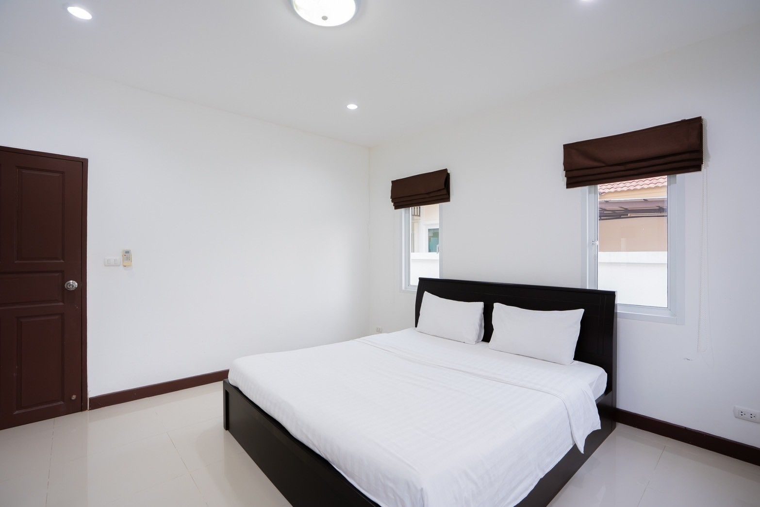 Spacious 4-Bedroom Freehold Pool Villa in Hin Lek Fai, thumbnail 10