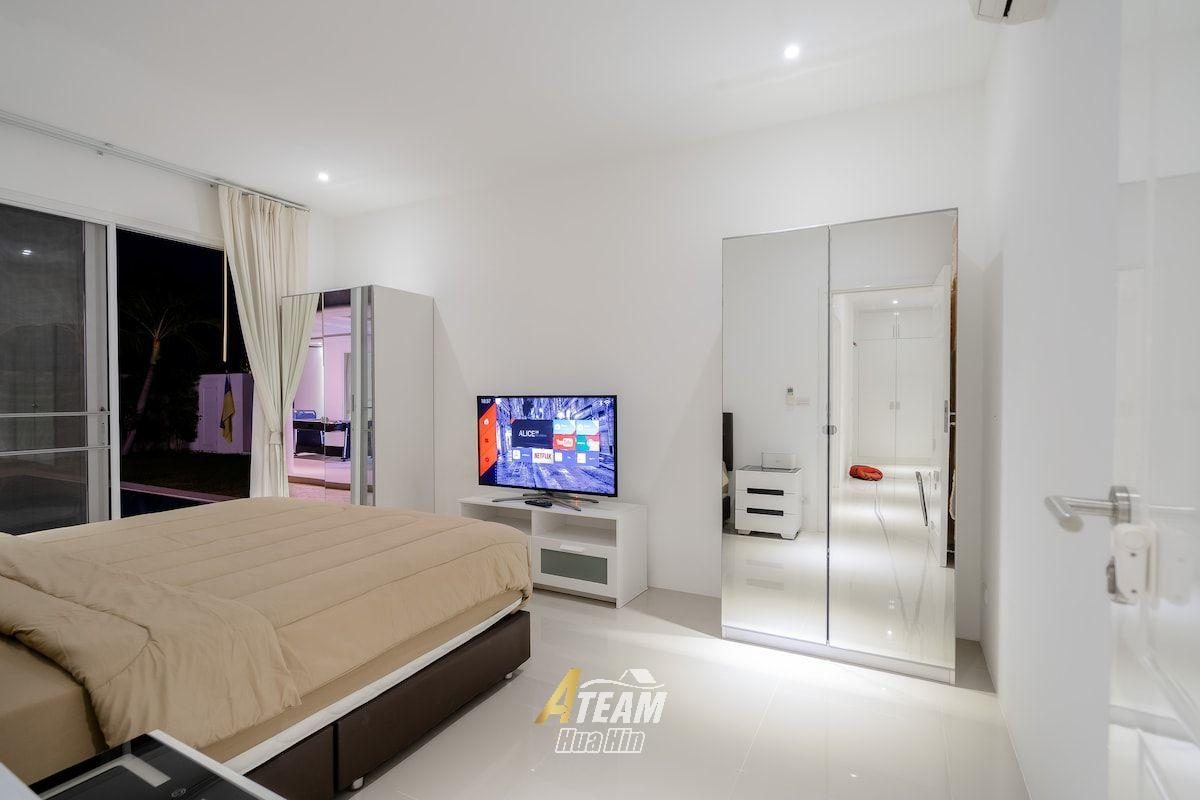 Luxury 3-Bedroom Pool Villa for Sale at Falcon Hill, Soi 102, thumbnail 23