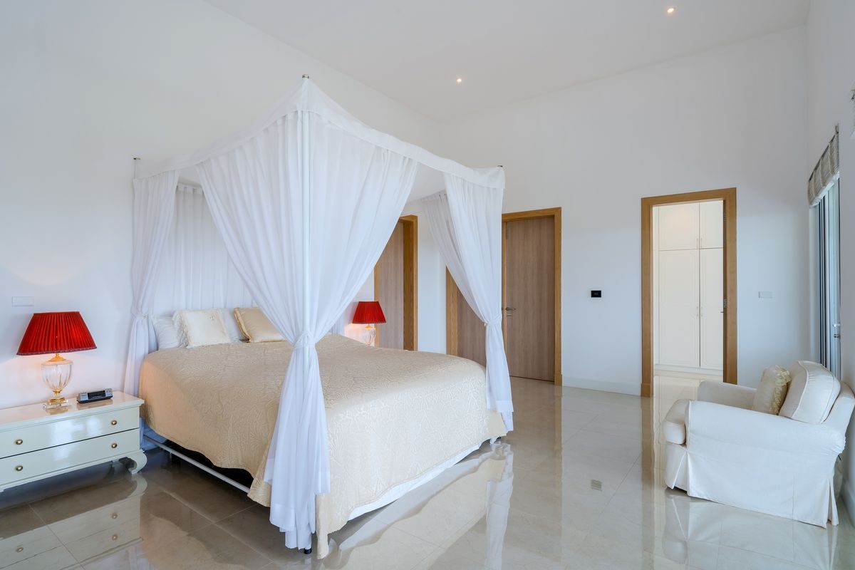 Elegant 6 Bedroom Mansion on a generous Landplot, thumbnail 37