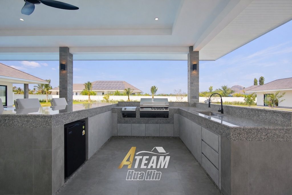 Prestigious 5-Bedroom Pool Villa on 2,622 sqm Prime Land, thumbnail 4