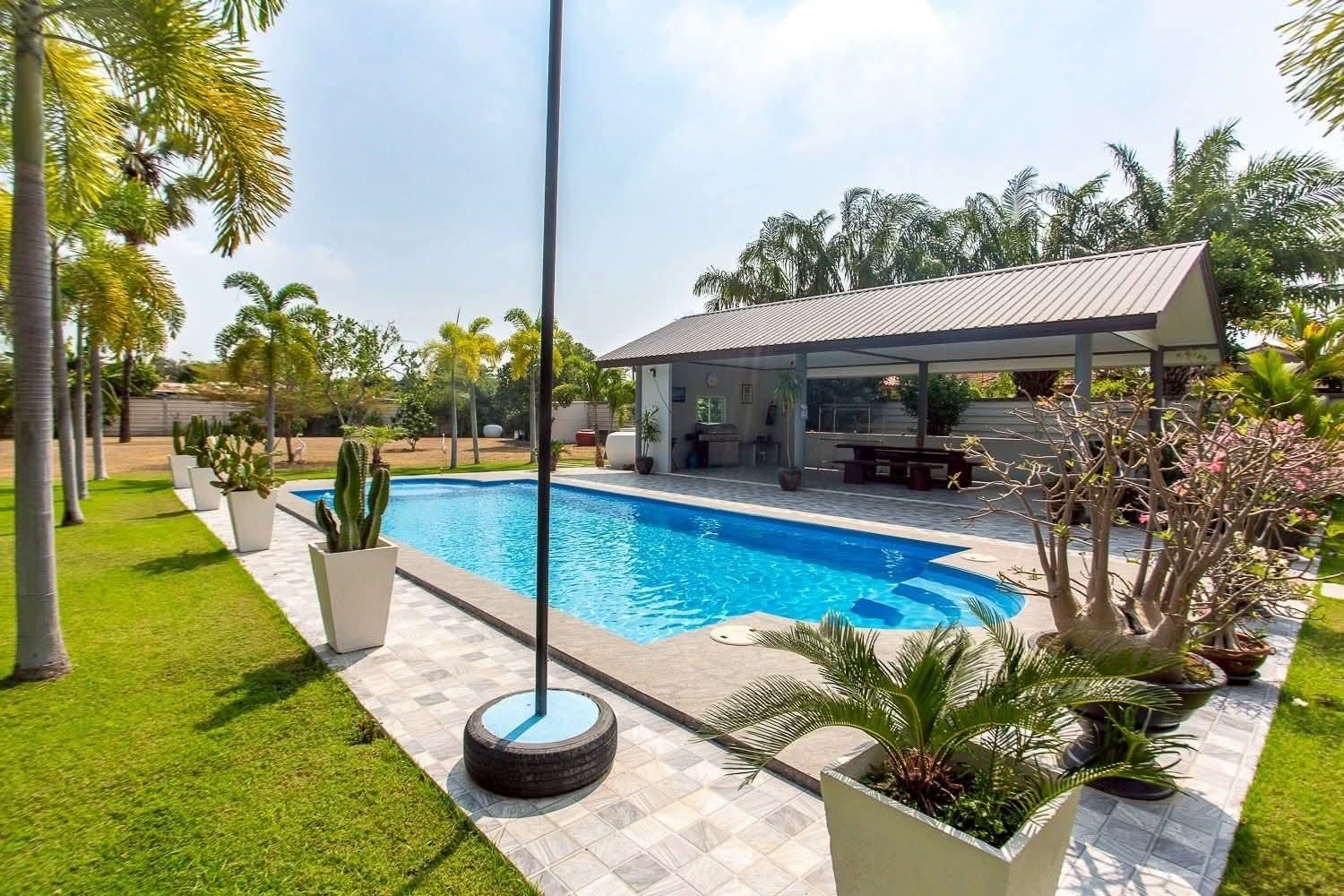 Impressive 7-Bedroom Mansion with Large Saltwater Pool in Cha-Am, thumbnail 8