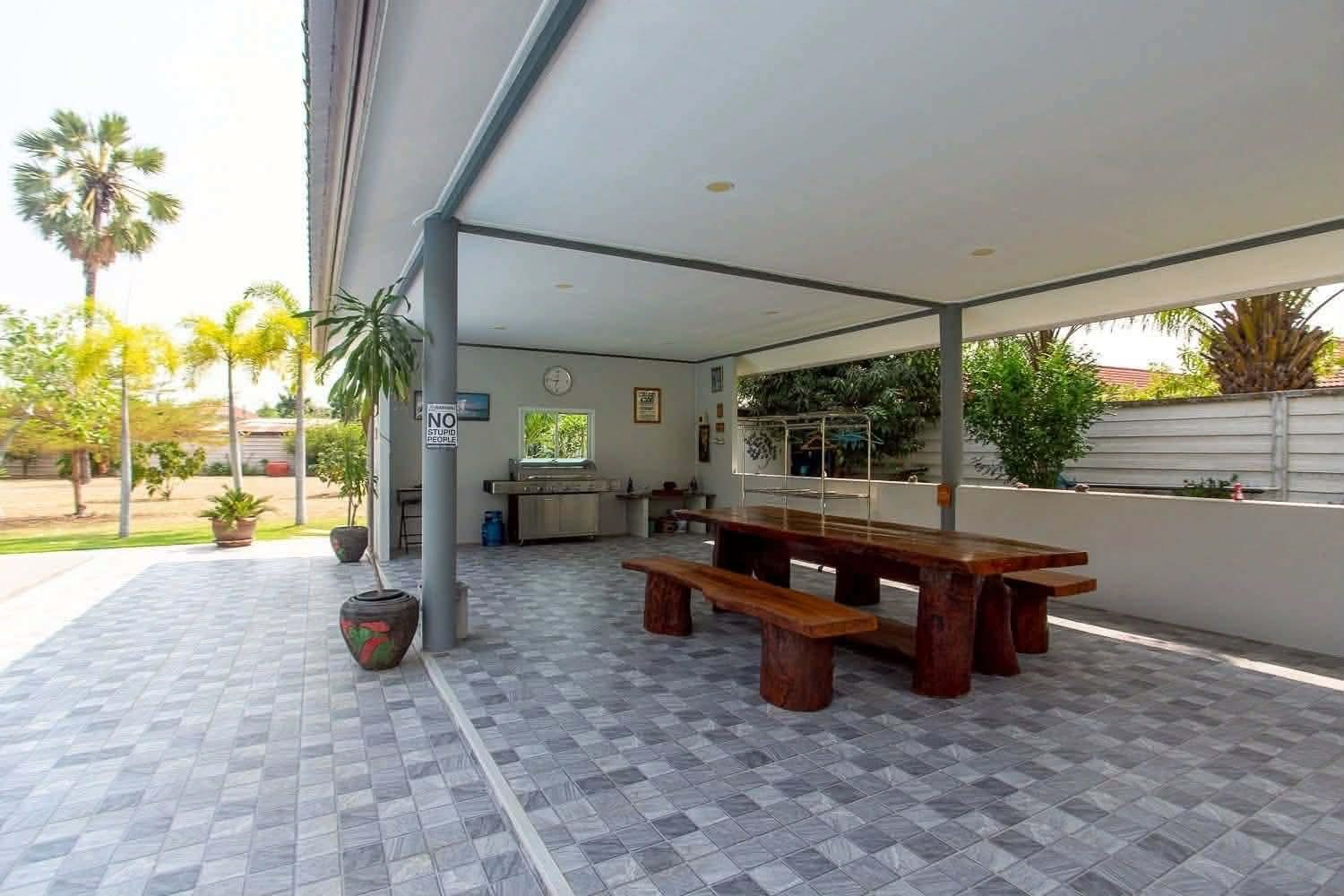 Impressive 7-Bedroom Mansion with Large Saltwater Pool in Cha-Am, thumbnail 33