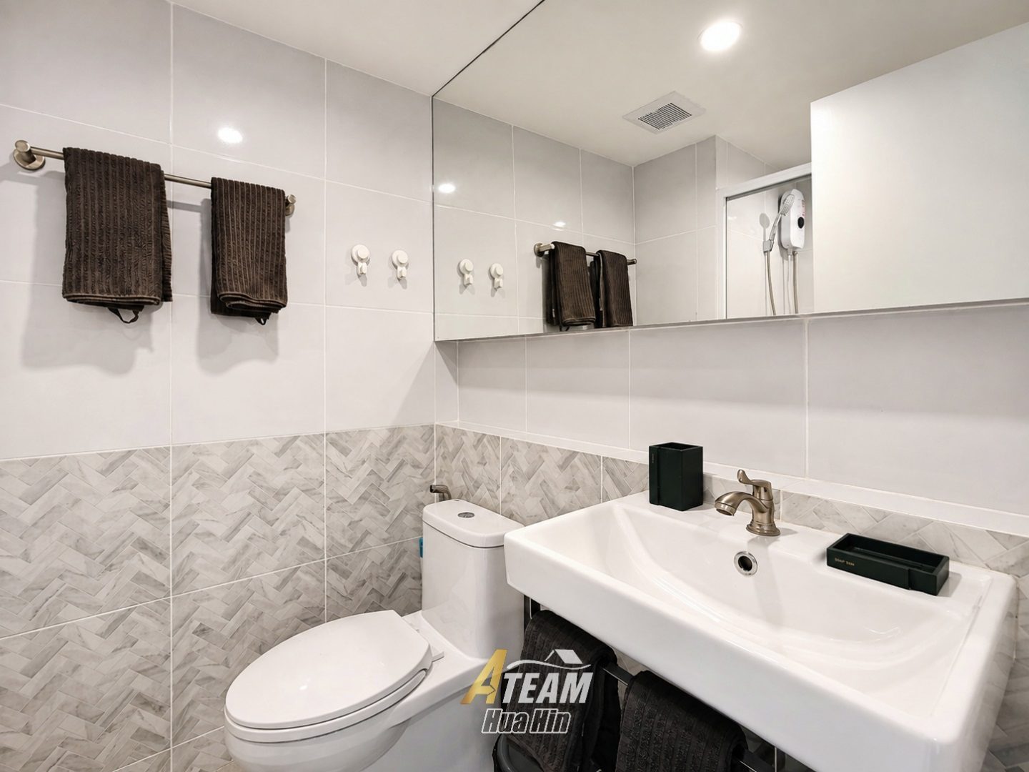 Fully Furnished Pool-View Condo at Mira Monte, thumbnail 10