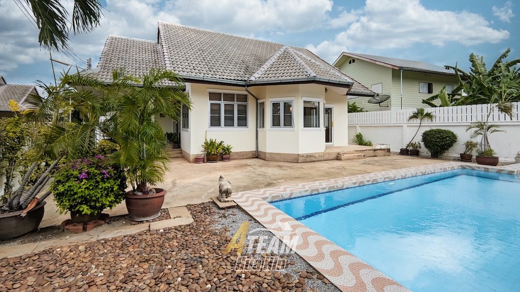 Beautiful  3-Bedroom Pool Villa in Soi 102, Hua Hin, thumbnail 2