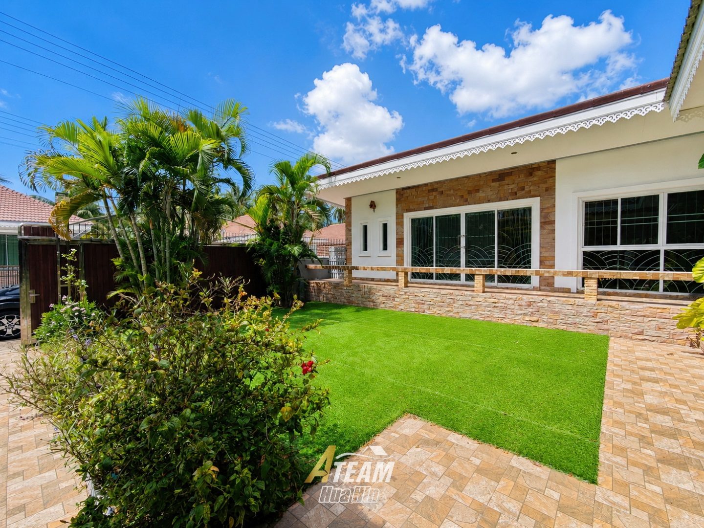 Opportunité d’investissement : maison de 5 chambres près de Pak Nam Pran Beach