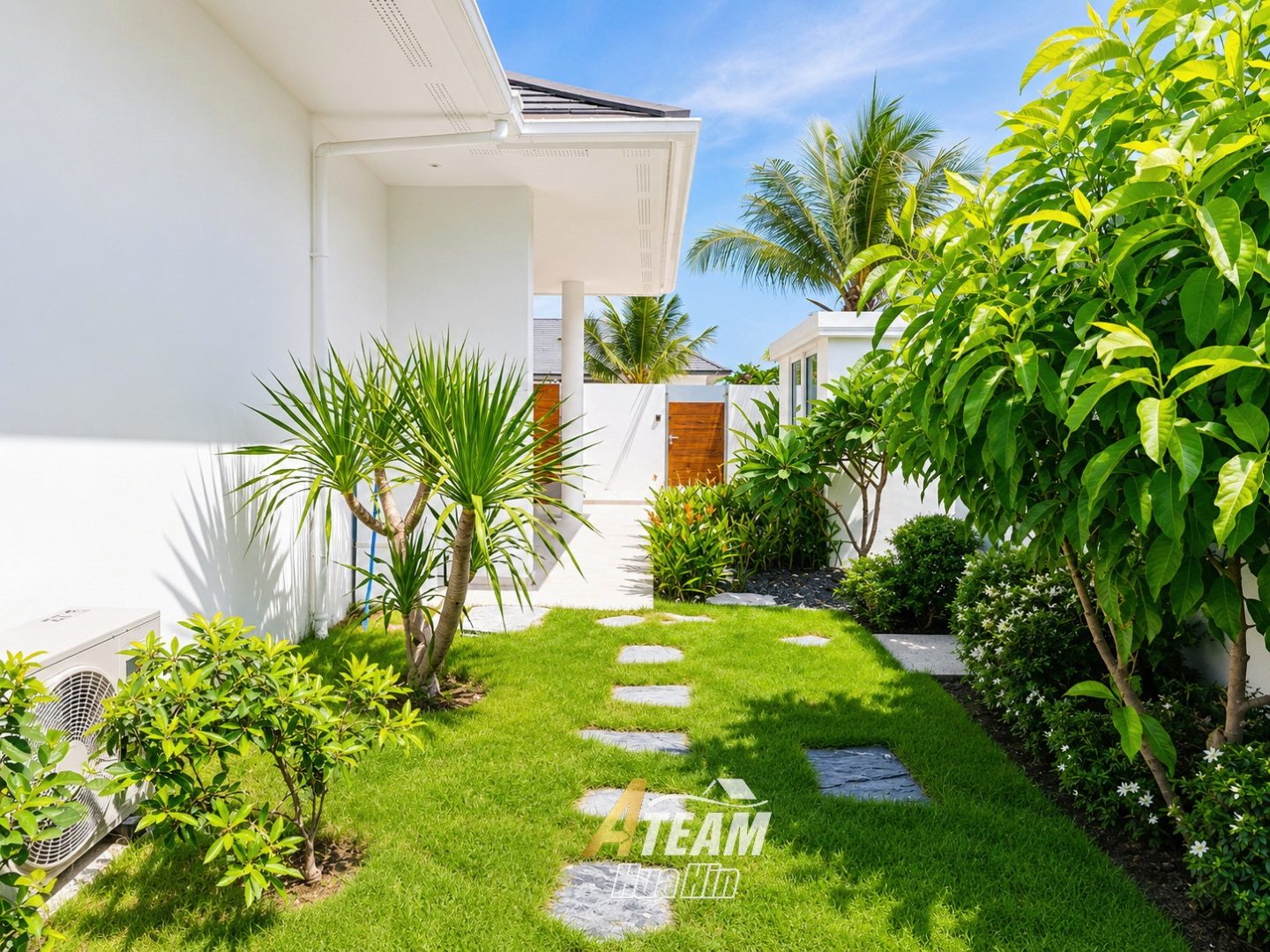 Luxury Villa with Huge Plot and Mountain View, thumbnail 5