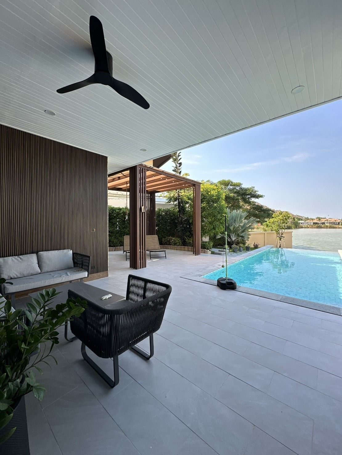 4-Bedroom Lake View Pool Villa, thumbnail 4