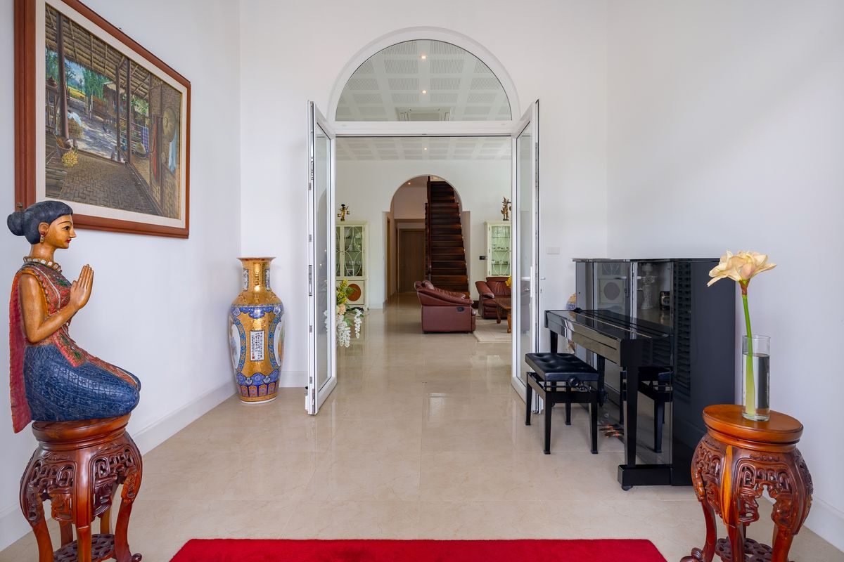 Elegant 6 Bedroom Mansion on a generous Landplot, thumbnail 53