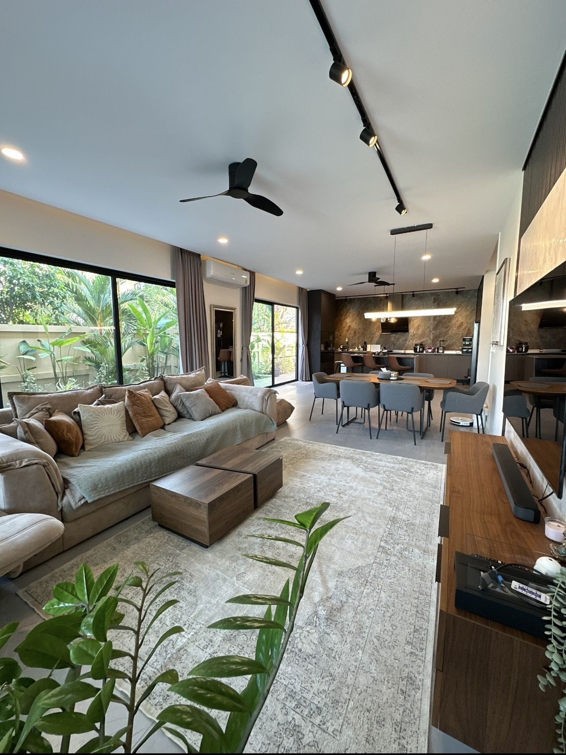 4-Bedroom Lake View Pool Villa, thumbnail 5