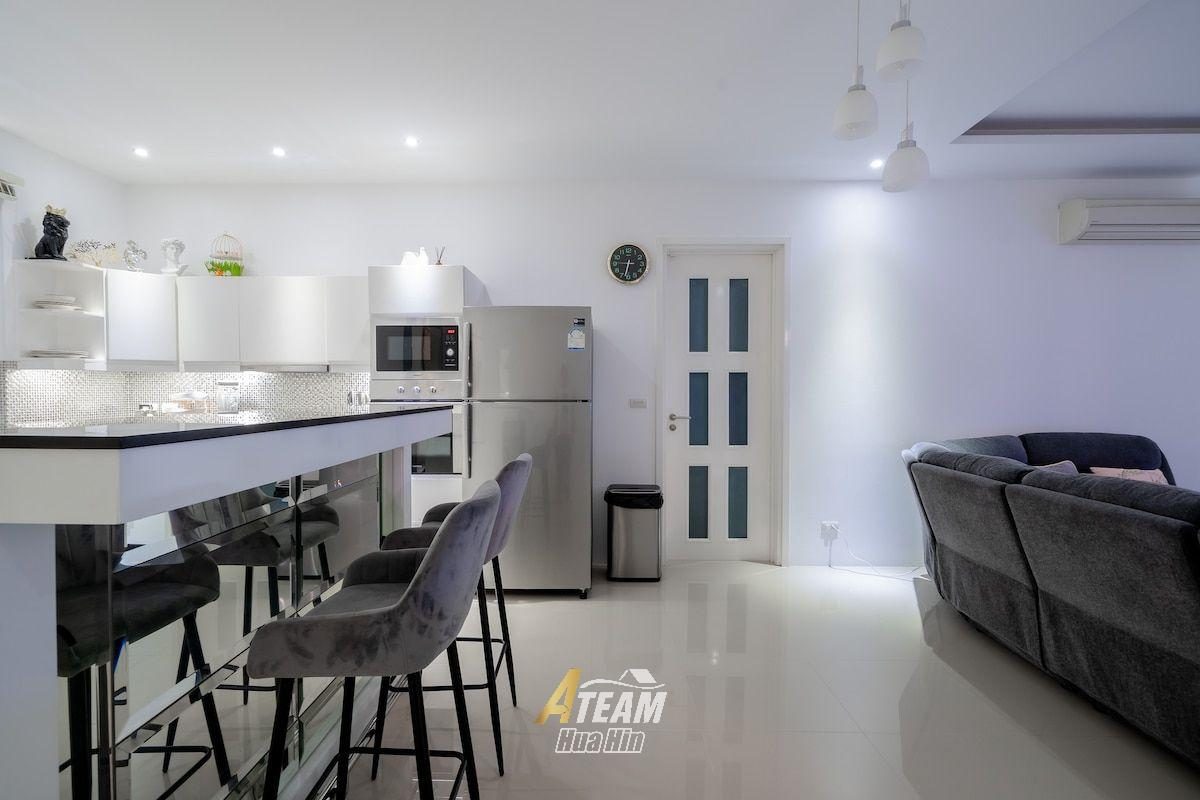Luxury 3-Bedroom Pool Villa for Sale at Falcon Hill, Soi 102, thumbnail 16
