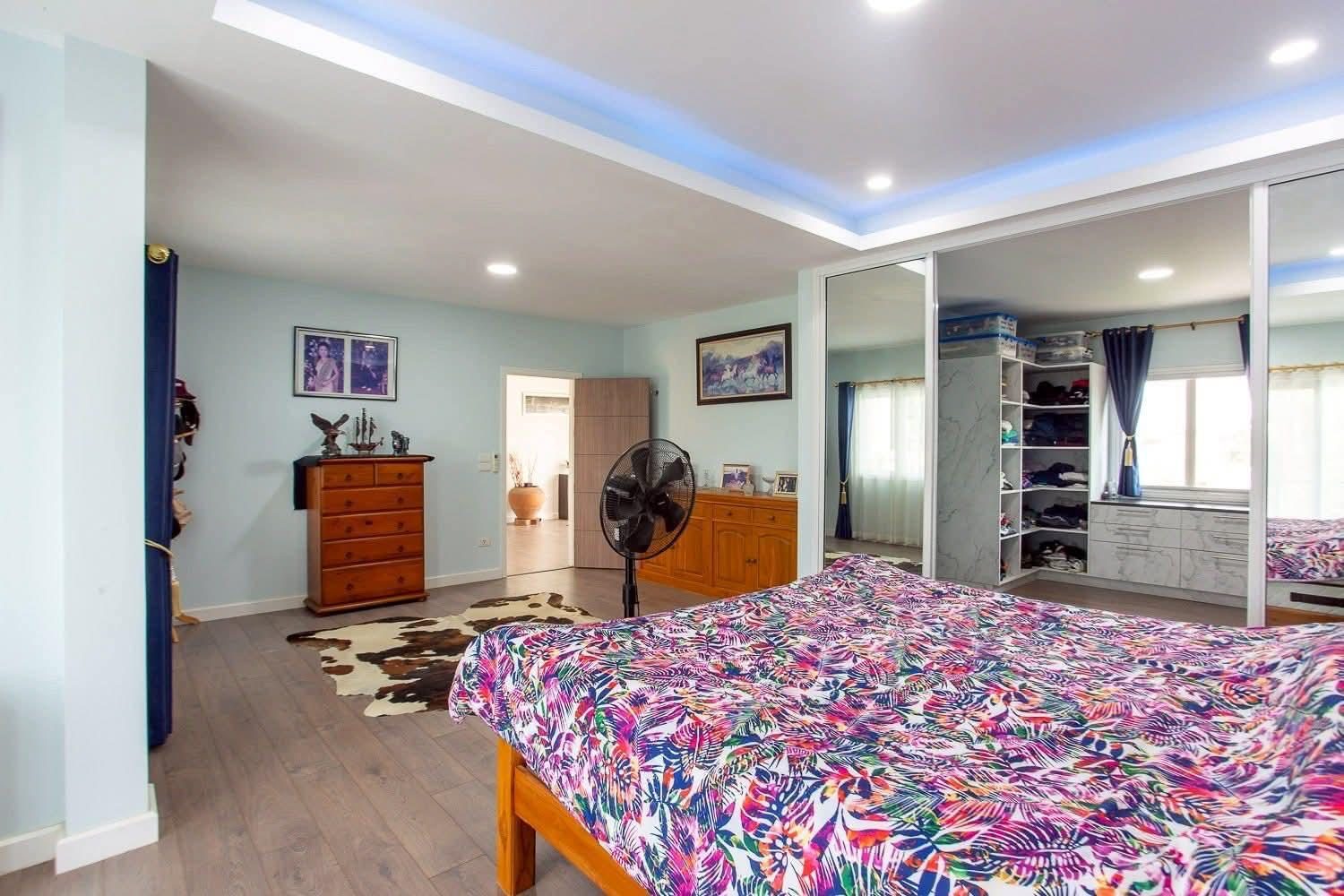 Impressive 7-Bedroom Mansion with Large Saltwater Pool in Cha-Am, thumbnail 25