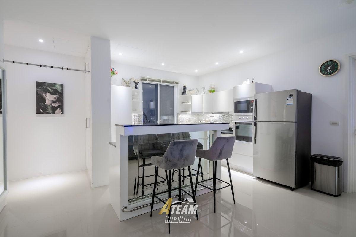 Luxury 3-Bedroom Pool Villa for Sale at Falcon Hill, Soi 102, thumbnail 15