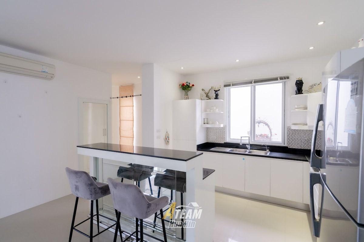 Luxury 3-Bedroom Pool Villa for Sale at Falcon Hill, Soi 102, thumbnail 44