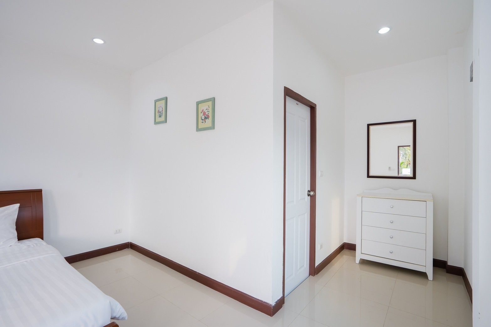 Spacious 4-Bedroom Freehold Pool Villa in Hin Lek Fai, thumbnail 8