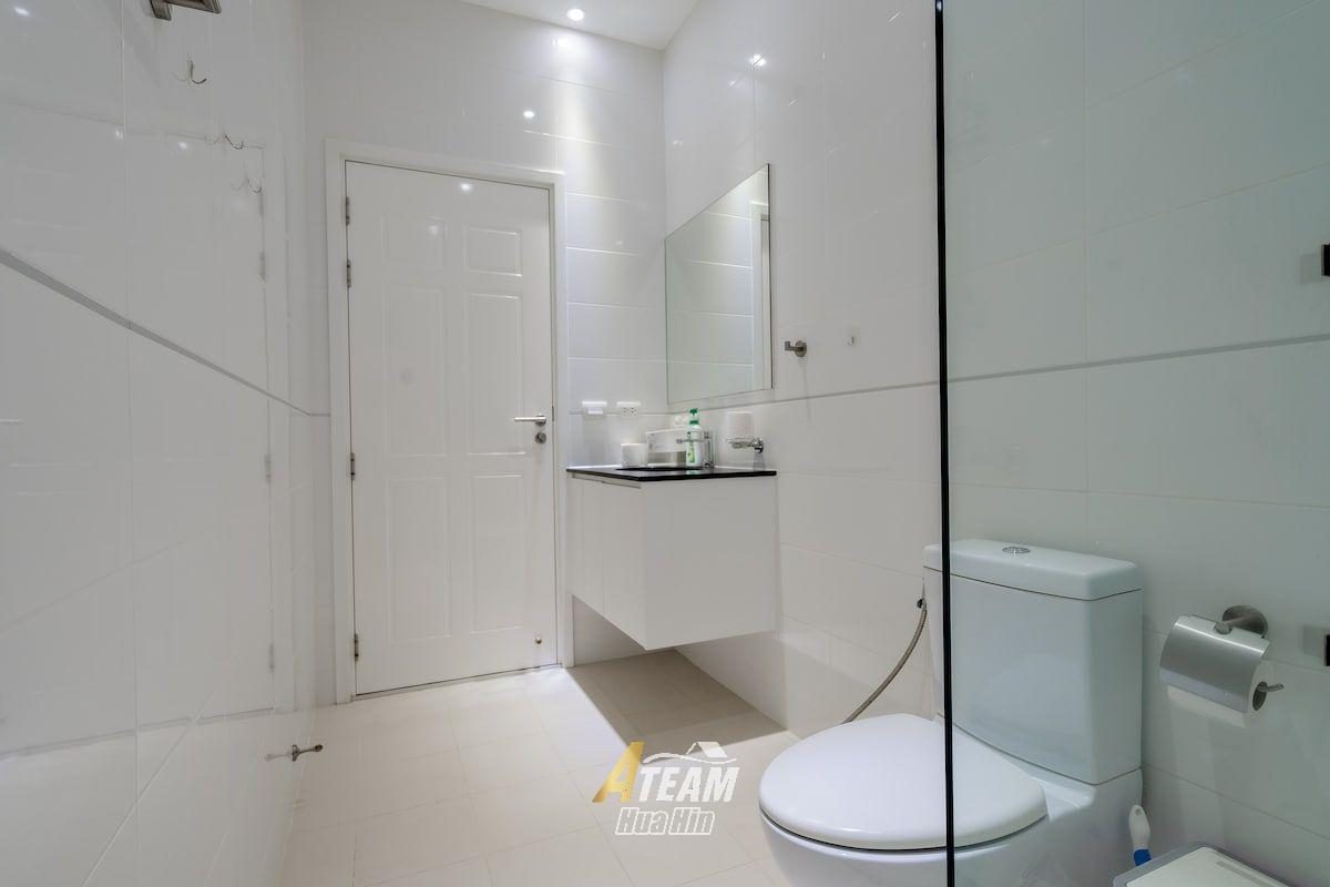 Luxury 3-Bedroom Pool Villa for Sale at Falcon Hill, Soi 102, thumbnail 26