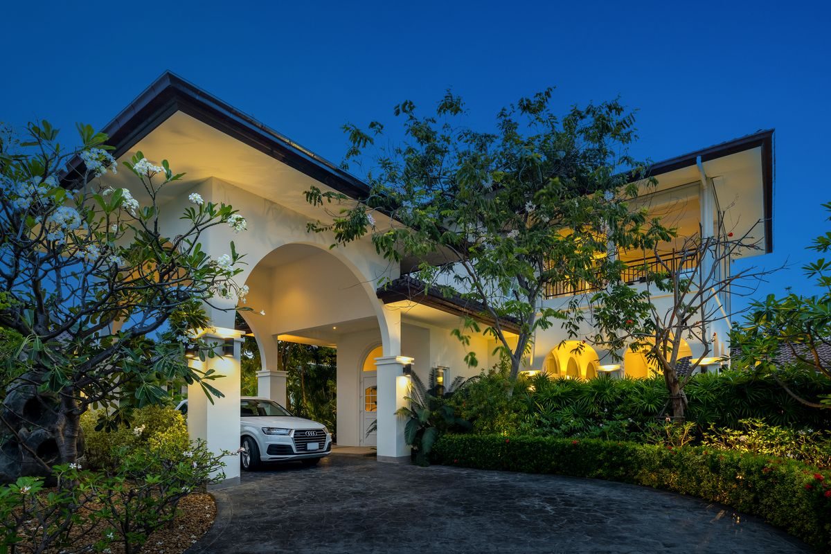Elegant 6 Bedroom Mansion on a generous Landplot, thumbnail 6