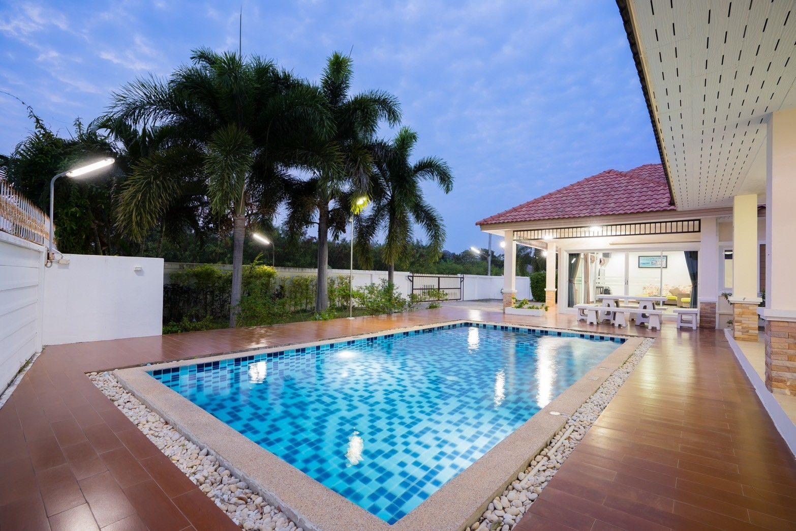 Spacious 4-Bedroom Freehold Pool Villa in Hin Lek Fai, thumbnail 2