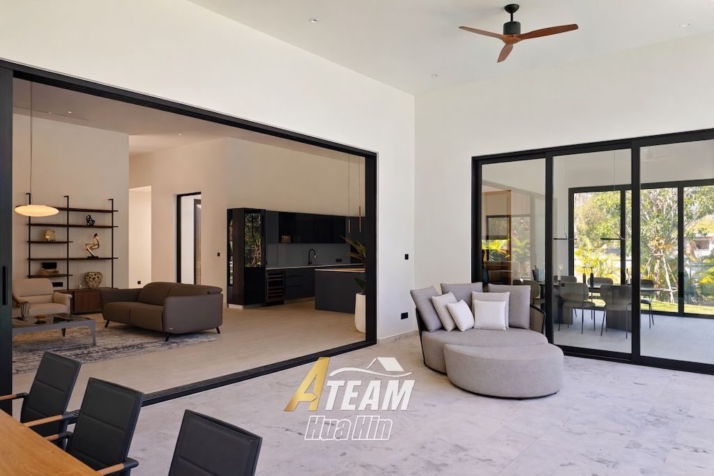 Luxury 3-Bedroom Estate with Springfield Golf Course View, thumbnail 14