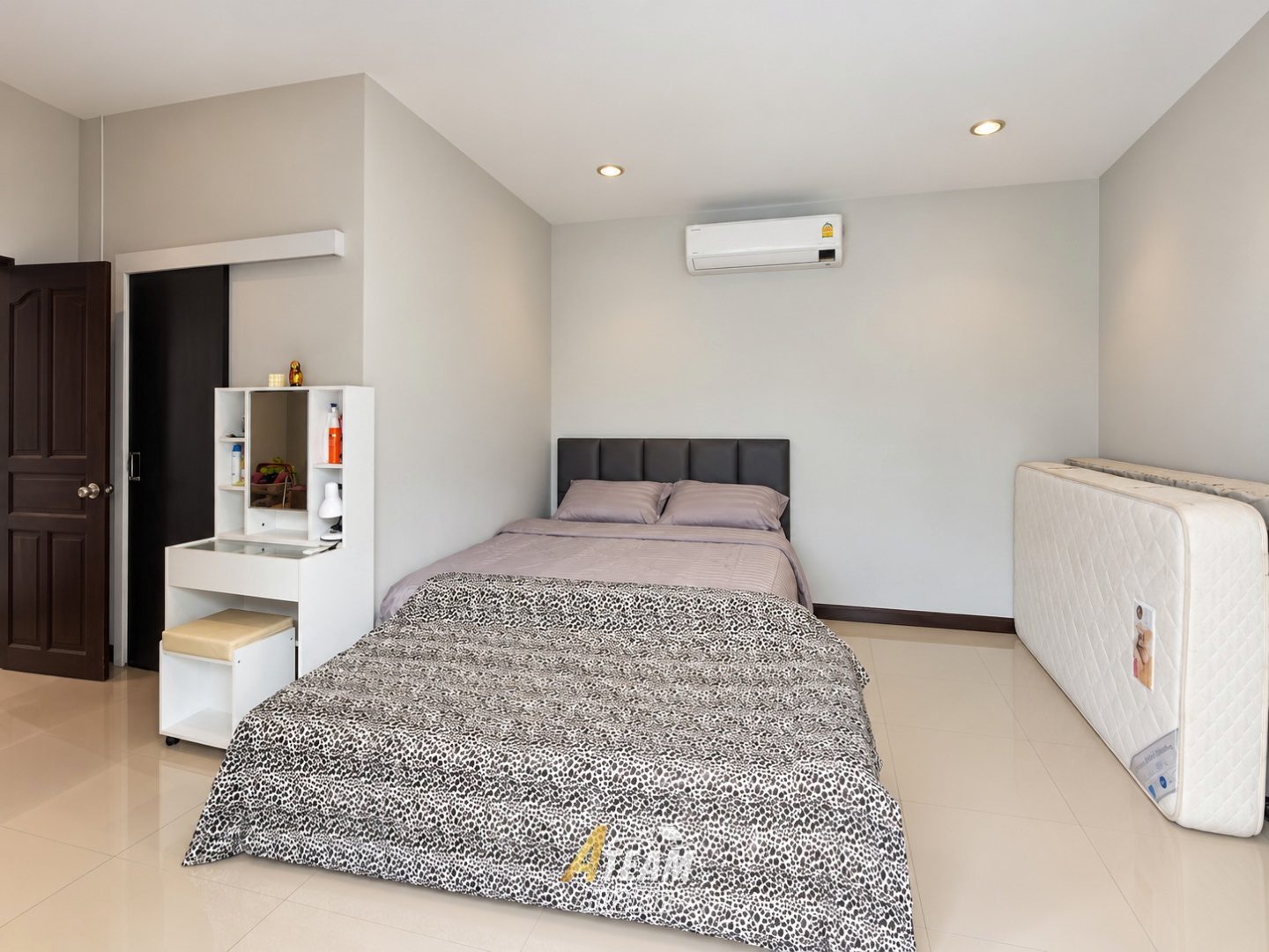 Luxury 4-Bedroom Pool Villa on a Large Plot in Khao Tao, thumbnail 14