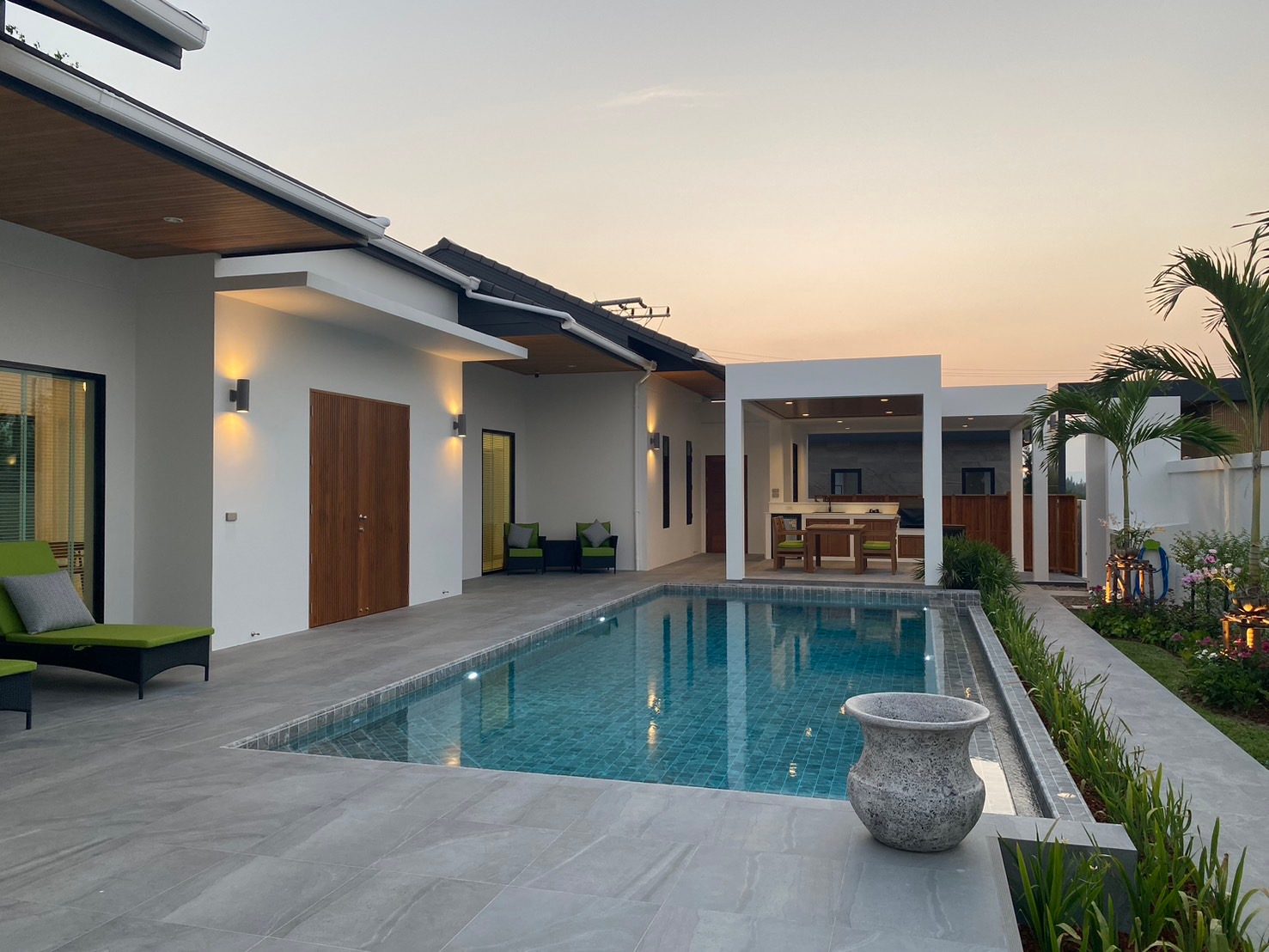 Modern 3-Bedroom Pool Villa Near Soi 102 & Pineapple Valley Golf Club, thumbnail 2