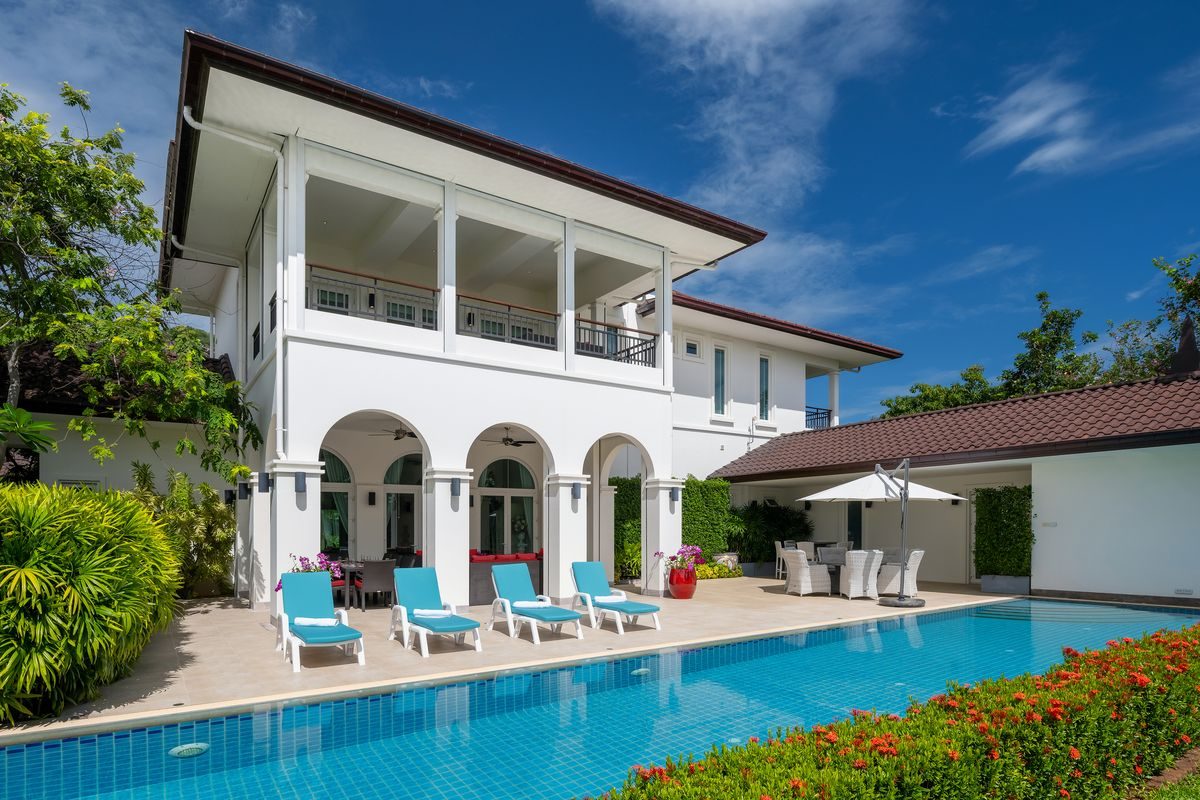 Elegant 6 Bedroom Mansion on a generous Landplot, thumbnail 16
