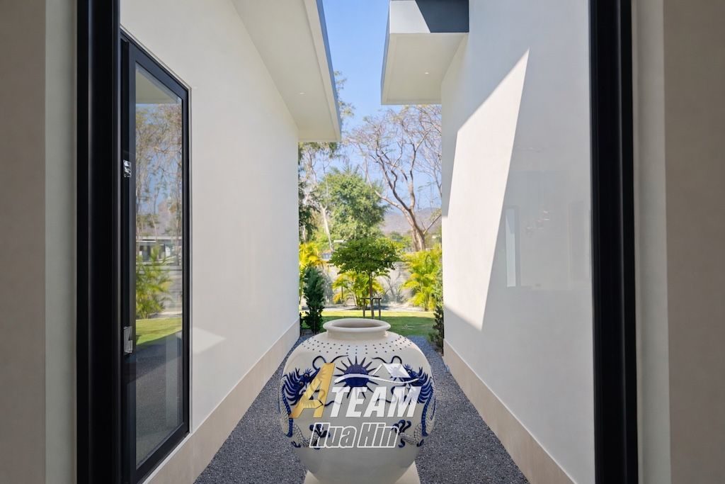 Luxury 3-Bedroom Estate with Springfield Golf Course View, thumbnail 19
