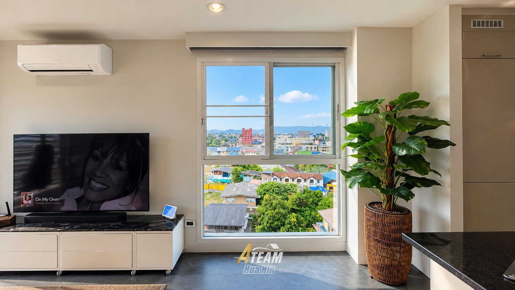 Fully Renovated Top-Floor Corner Condo at Tira Tiraa, thumbnail 14