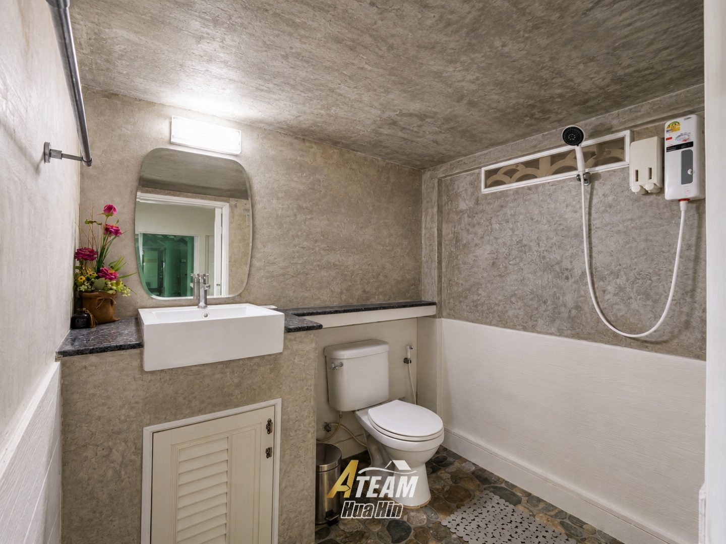 Unique Renovation Opportunity at Stuart Park with Mountain Views, thumbnail 17