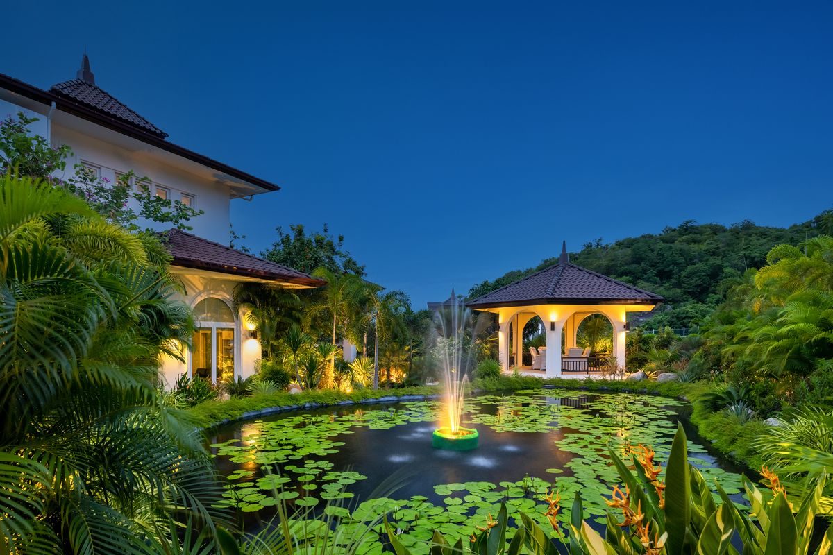 Elegant 6 Bedroom Mansion on a generous Landplot, thumbnail 7