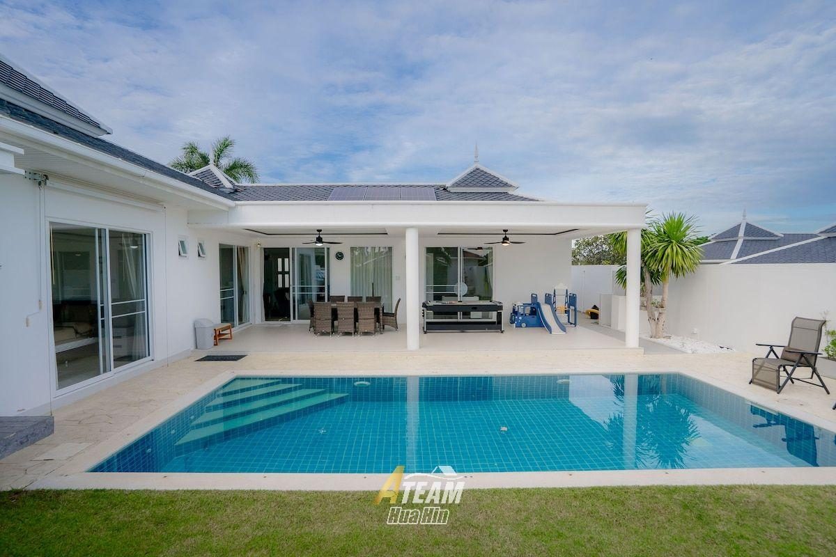 Luxury 3-Bedroom Pool Villa for Sale at Falcon Hill, Soi 102, thumbnail 4