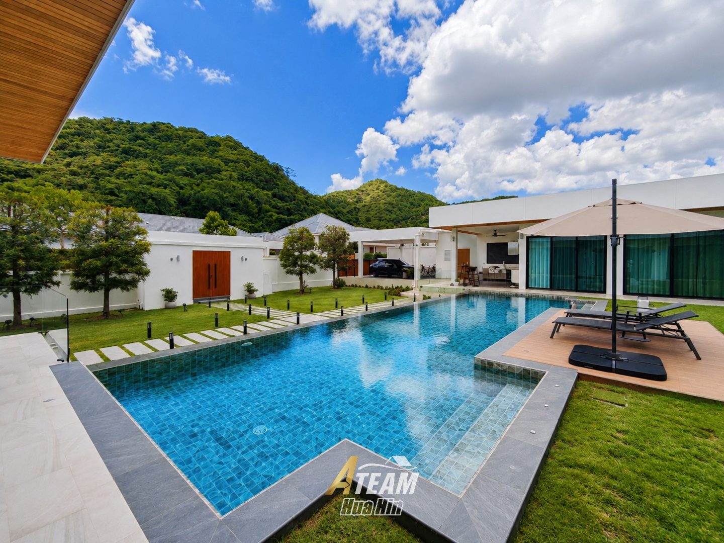 Impressive 5 Bedroom 4 Bathroom luxury pool villa, thumbnail 33