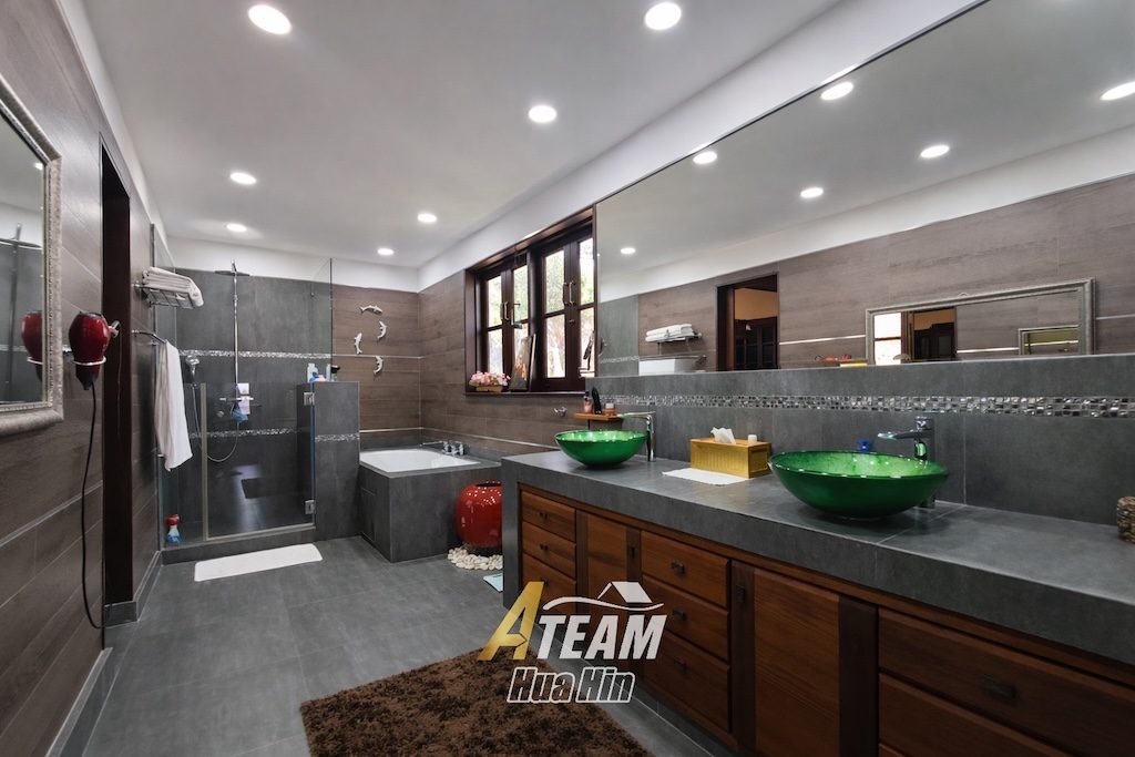 Luxury 6-Bedrooms Spacious 3,200 sqm Estate 5 min from city center — , thumbnail 18