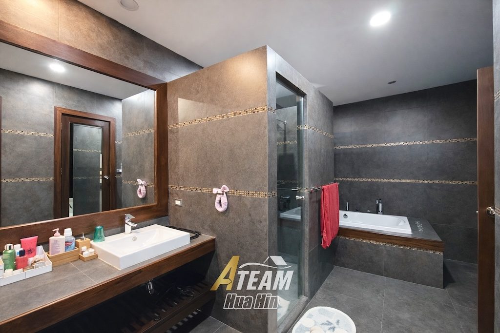 Luxury 6-Bedrooms Spacious 3,200 sqm Estate 5 min from city center — , thumbnail 25
