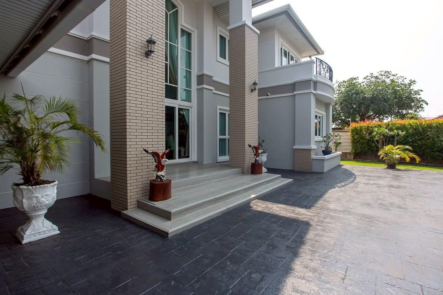 Impressive 7-Bedroom Mansion with Large Saltwater Pool in Cha-Am, thumbnail 9