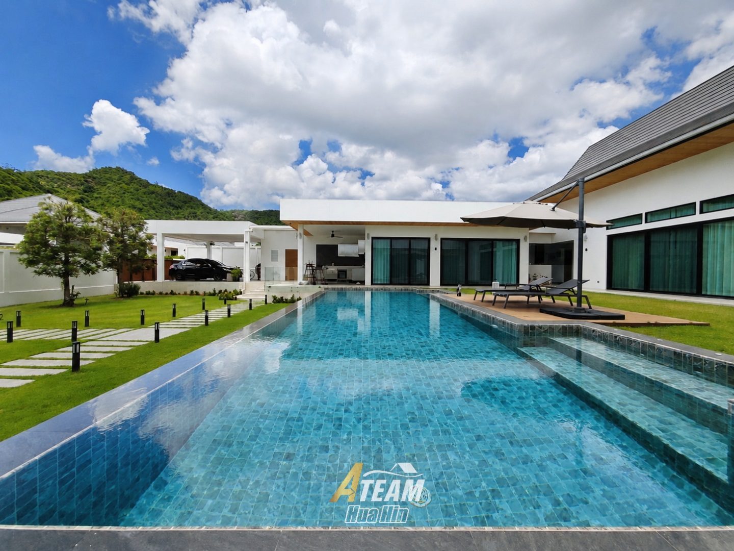 Impressive 5 Bedroom 4 Bathroom luxury pool villa, thumbnail 3