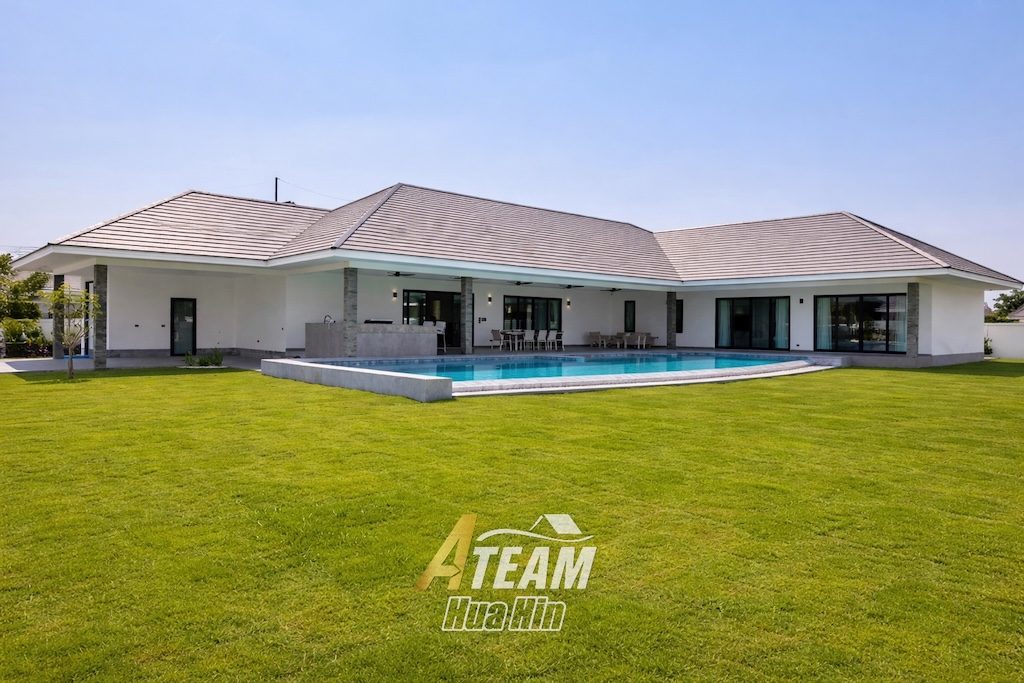 Prestigious 5-Bedroom Pool Villa on 2,622 sqm Prime Land, thumbnail 3