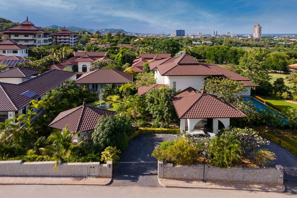 Elegant 6 Bedroom Mansion on a generous Landplot, thumbnail 55